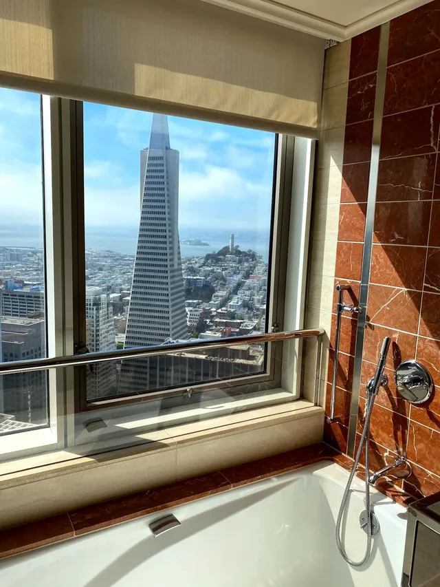 Guestroom Bath - High-rise San Francisco hotel